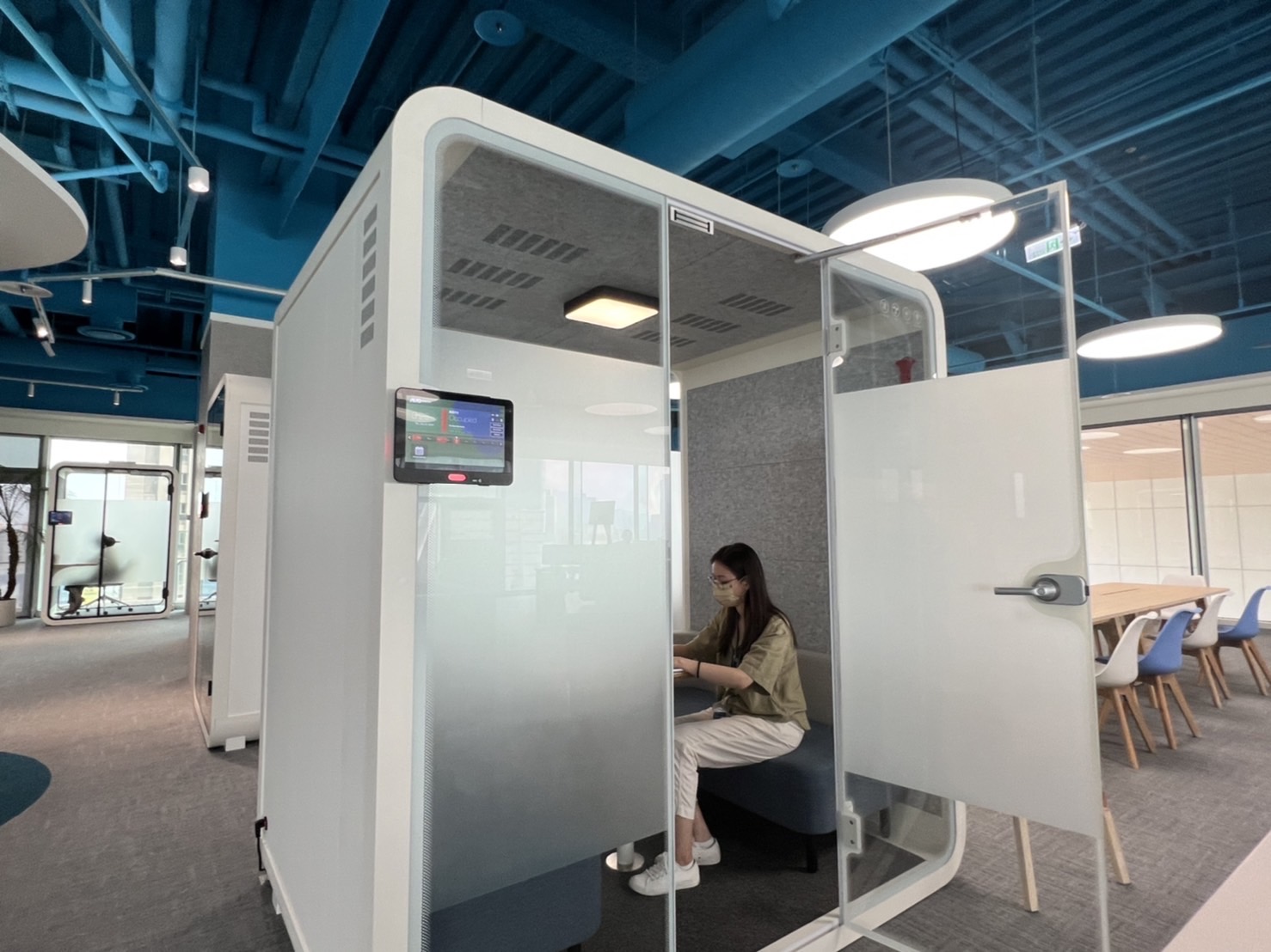 友達高雄據點的智慧行動辦公艙，展現友達在面板以外的研發應用軟實力