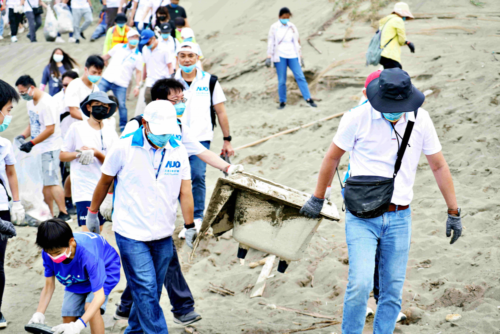 友達永續基金會2022 Ocean Party活動，與桃園市政府環保局、海湧工作室、觀音樹林里社區多方合作，一同手護台灣藍色海岸