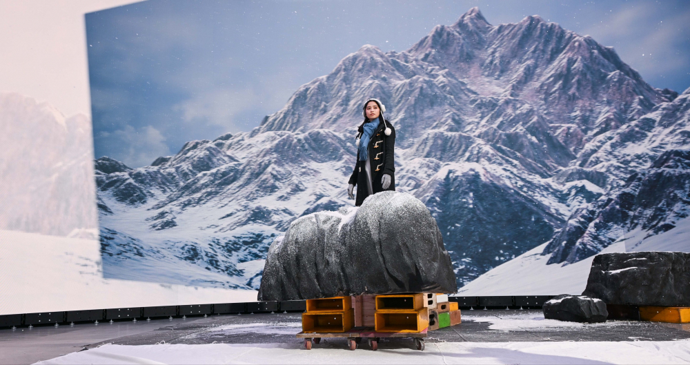 友達顯示屏專業調校技術與專案安裝經驗，使顯示屏呈現創作者想表達的精緻內容，讓表演者有沉浸式臨場感使演出逼真