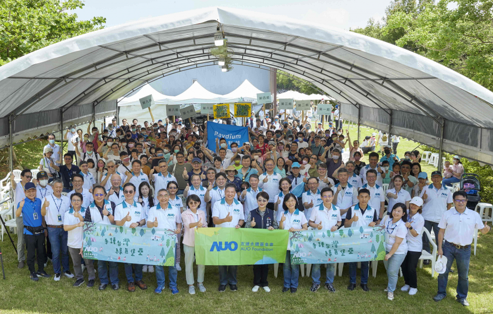 友達永續基金會號召企業志工、在地鄰里、產官學和供應商夥伴齊聚一堂，攜手植樹護樹，以行動實踐對環境友善的承諾
