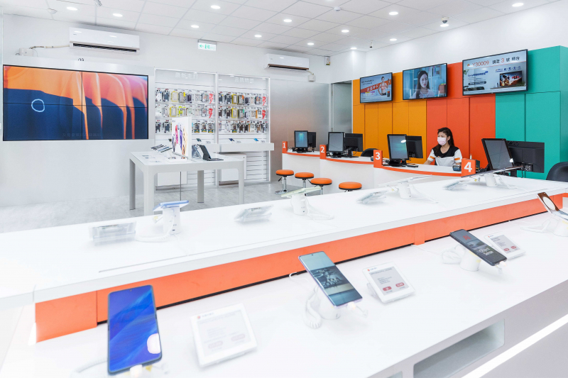 創利空間智慧零售軟硬整合方案，協助台灣大哥大門市完成數位內容行銷系統的佈建，打造全新世代的數位服務據點