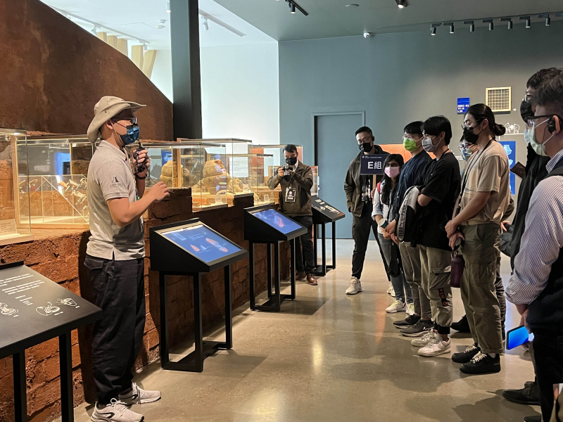 友達招募員工為文化志工，擔任文化館導覽大使，積極推廣文資保存、文史教育