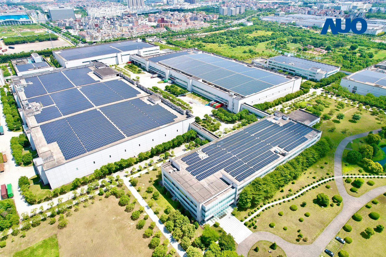 友達廈門推動智慧製造同時，透過綠電創能縱深推進綠色轉型，廠區全屋頂鋪設太陽能板，每年太陽能發電 2,600多萬度