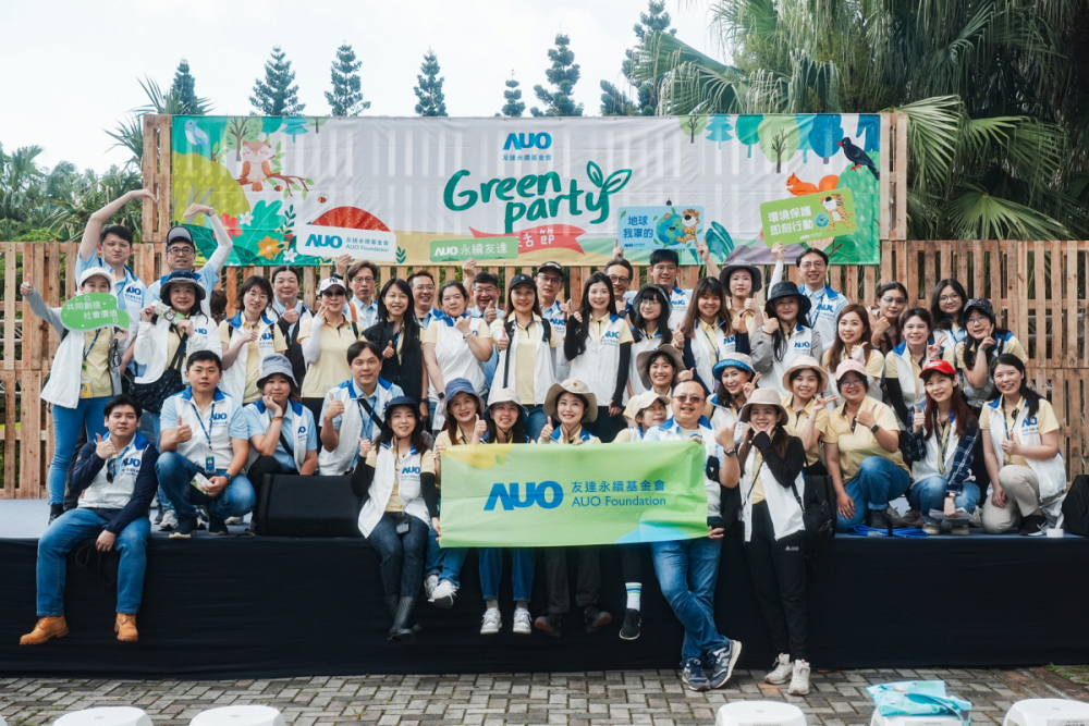 友達積極推動低碳轉型、節能減碳與減塑行動，落實環境承諾與社會責任，榮獲「台灣百大永續典範企業獎」